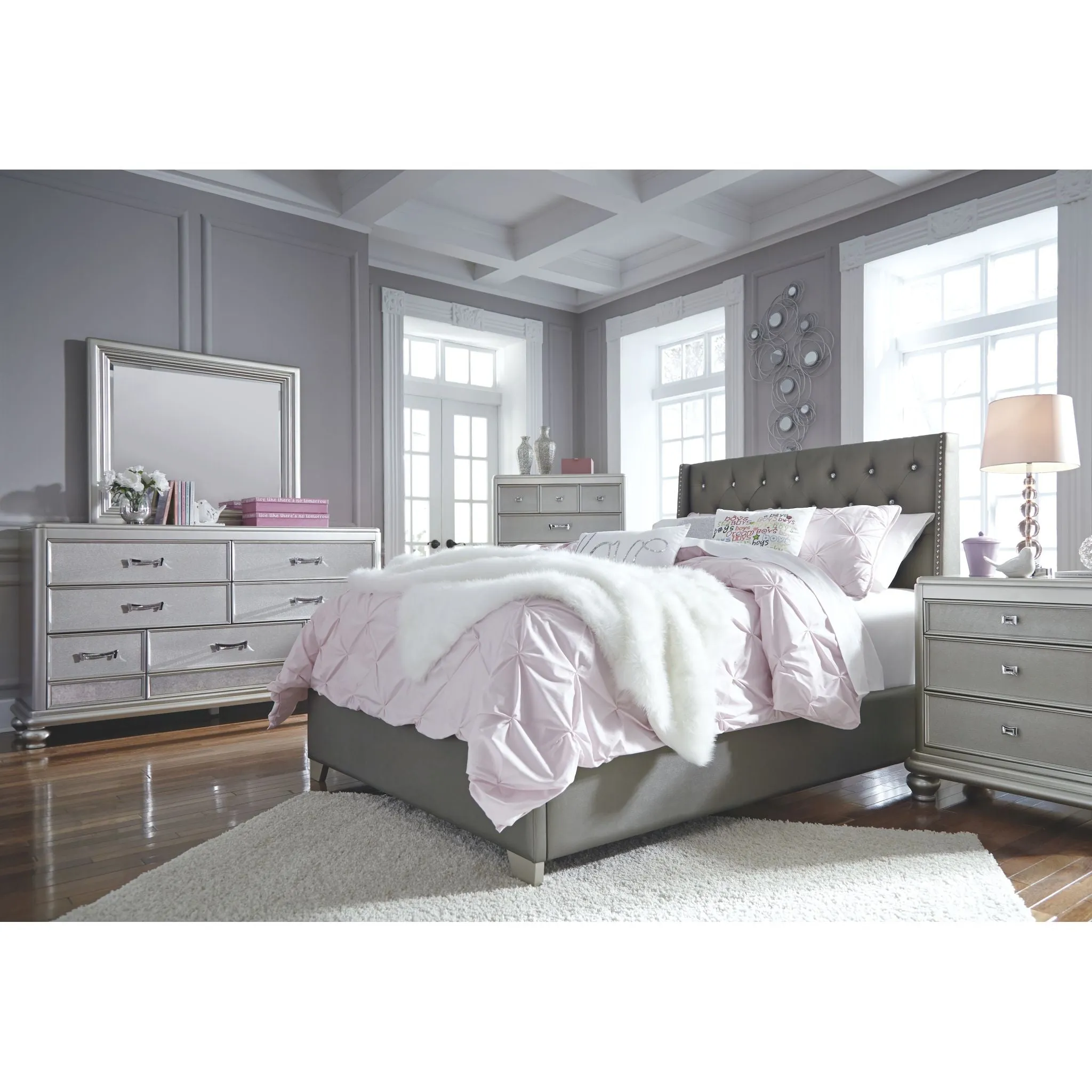Coralayne 3 Piece Full Bed