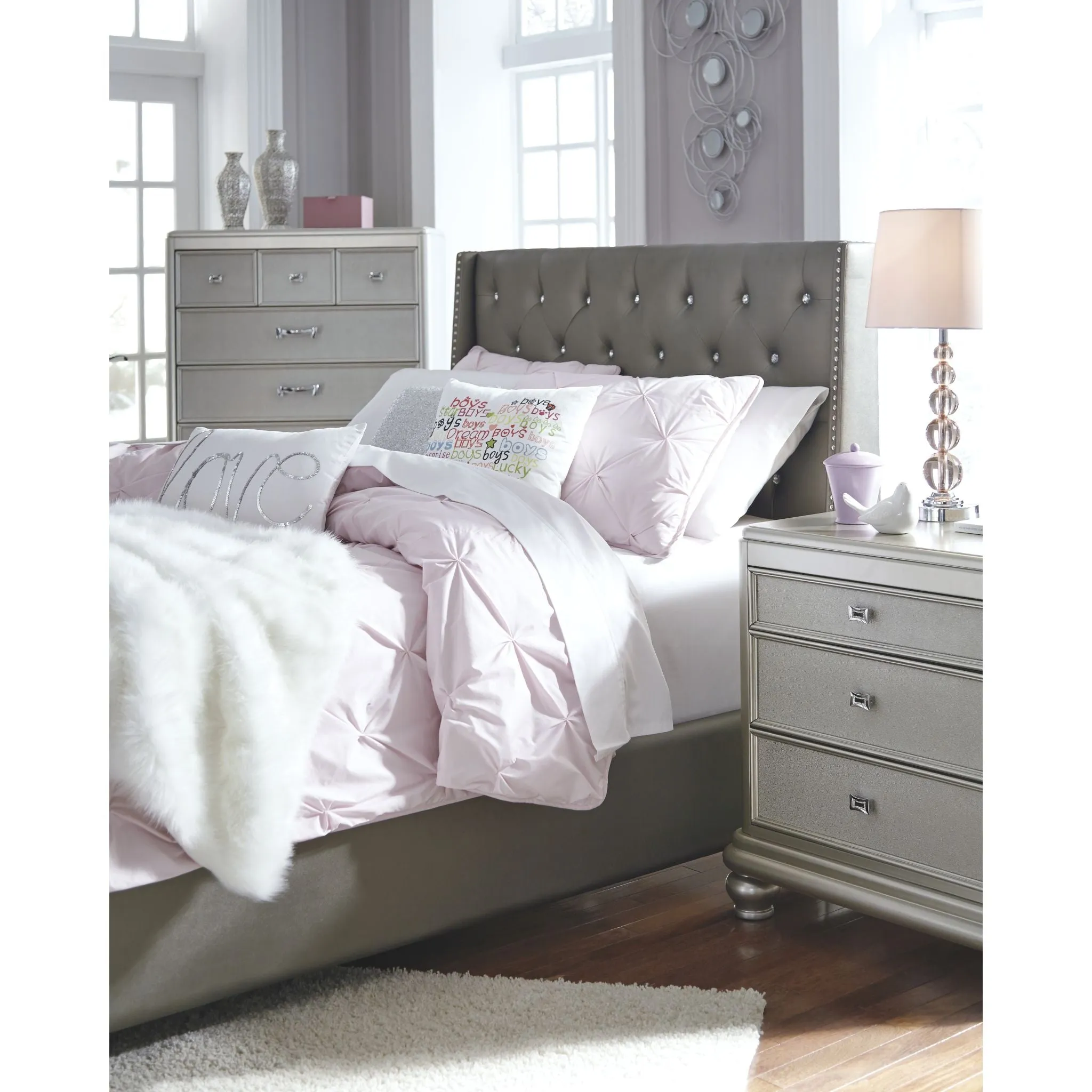 Coralayne 3 Piece Full Bed