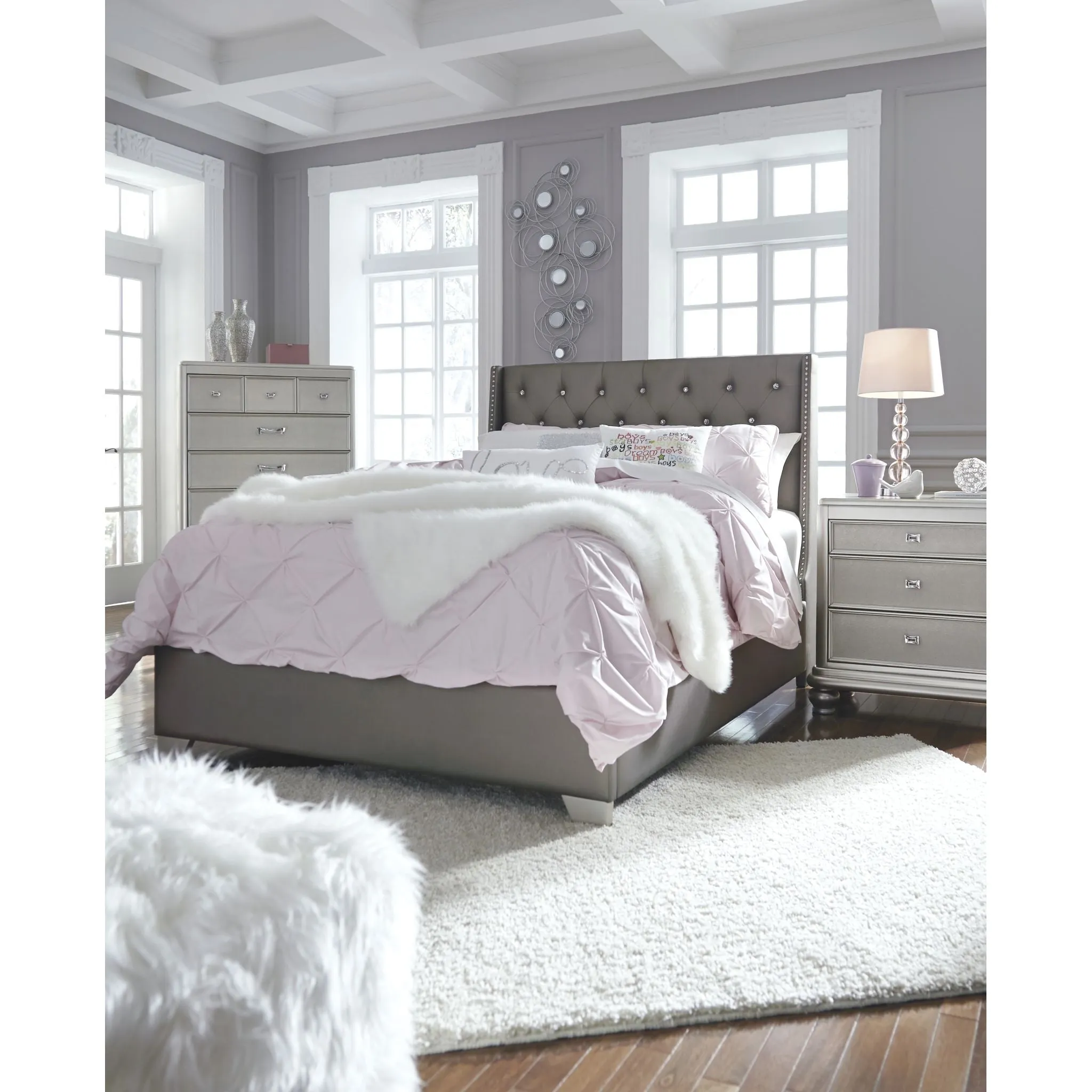 Coralayne 3 Piece Full Bed