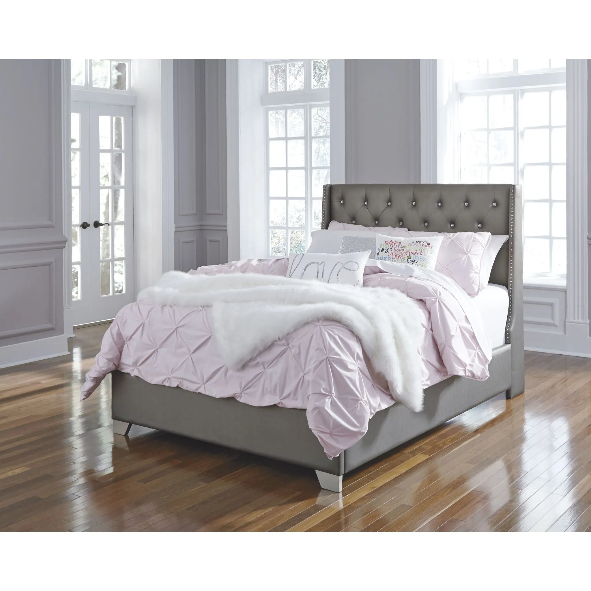 Coralayne 3 Piece Full Bed