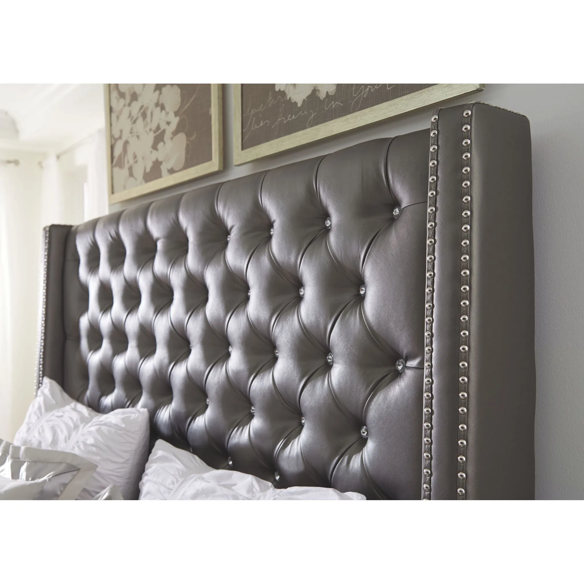 Coralayne 3 Piece Full Bed