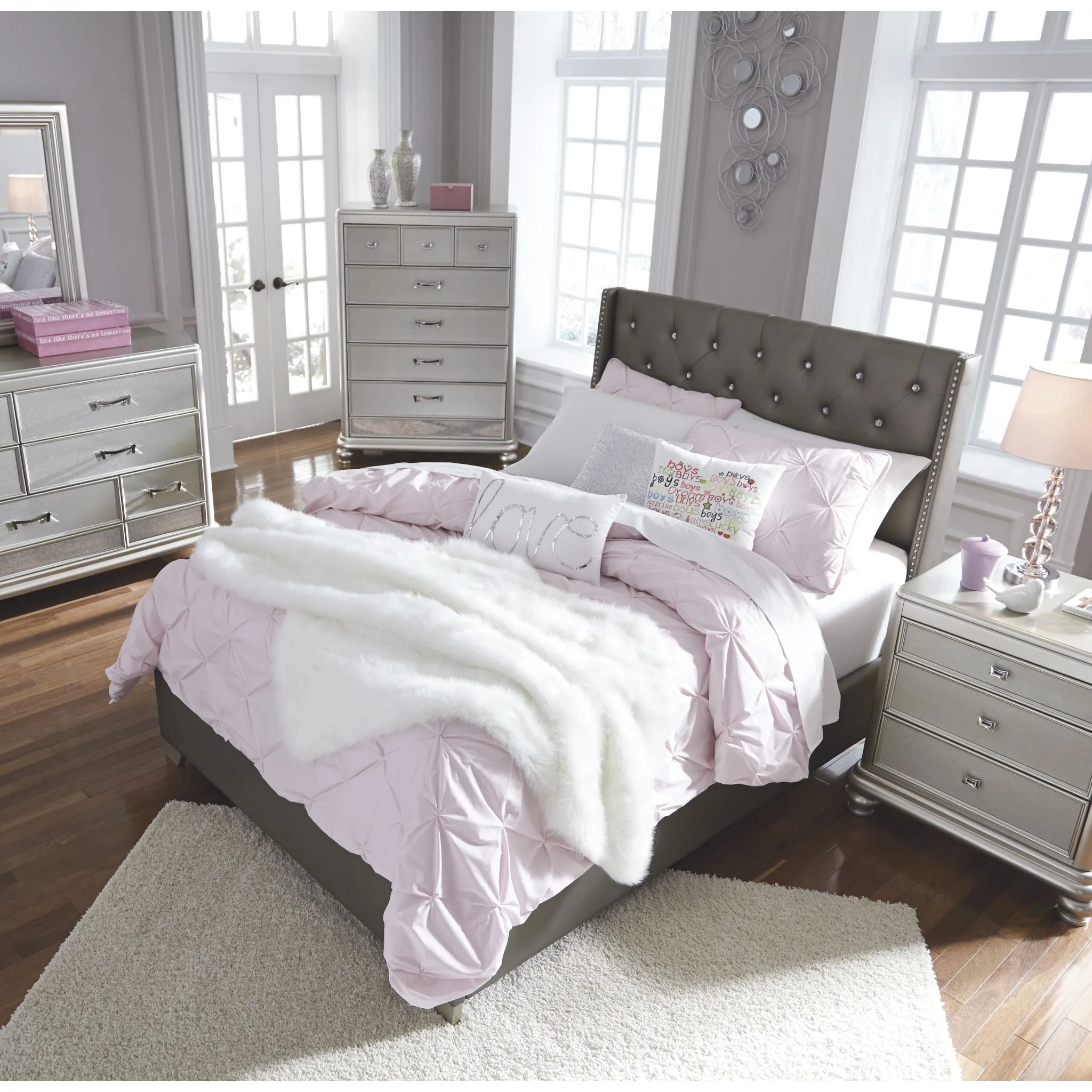Coralayne 3 Piece Full Bed
