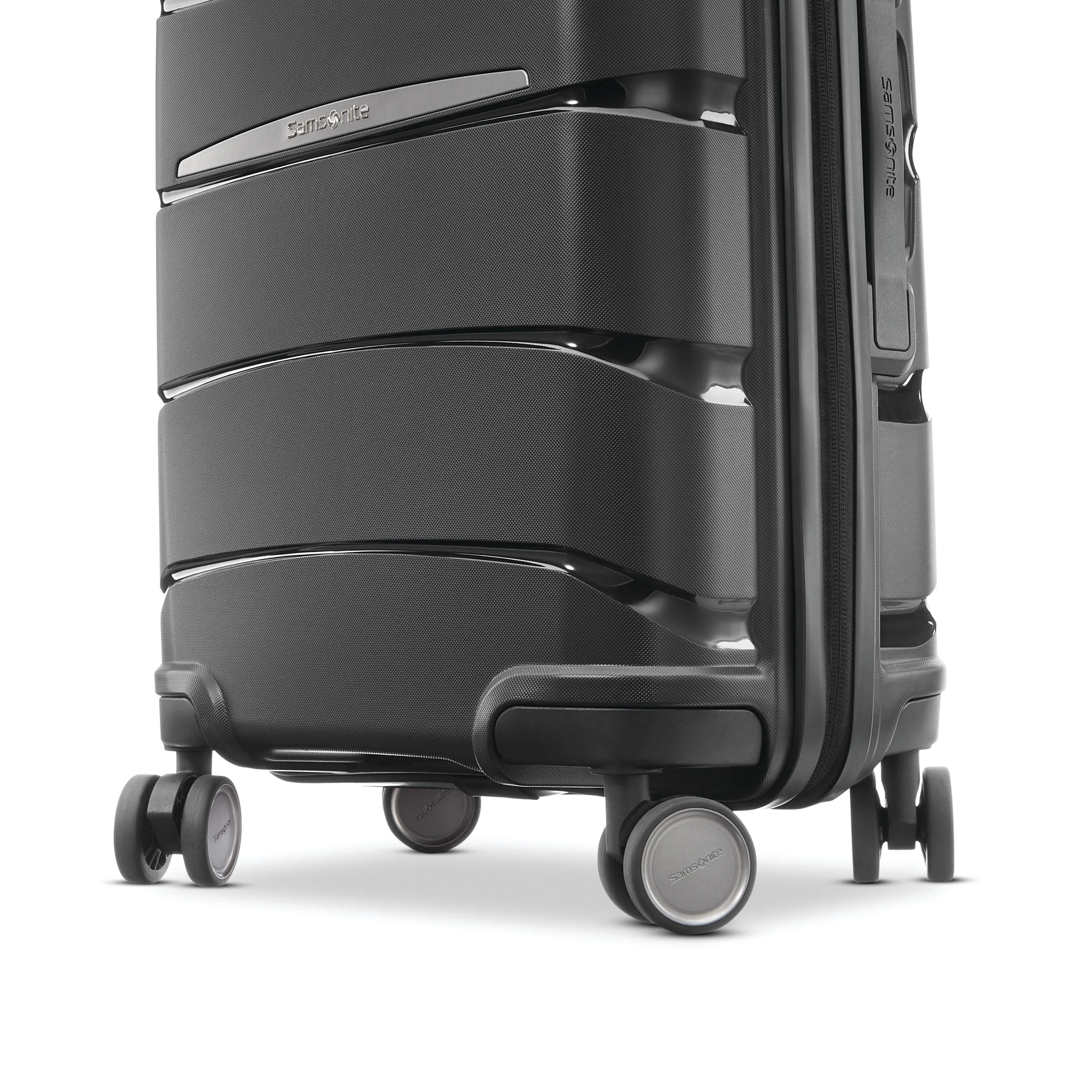 Samsonite Outline Pro 22 x 14 x 9 Carry-On Spinner